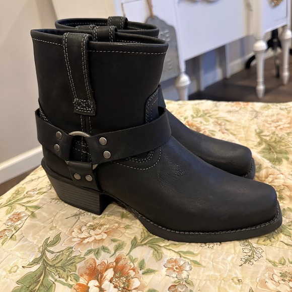 Justin Boots Black Leather Shorty Harness Boots Size 9.5 NWOT - Picture 2 of 9